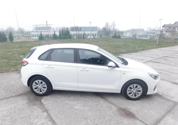 Hyundai I30 cena 48900 przebieg: 223500, rok produkcji 2018 z Jarosław małe 352